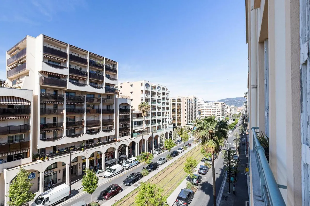 The Place To Be In Nizza 0*,